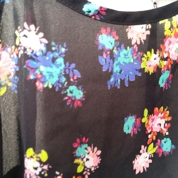 Charlotte Russe Cropped Tank - Picture 2 of 5